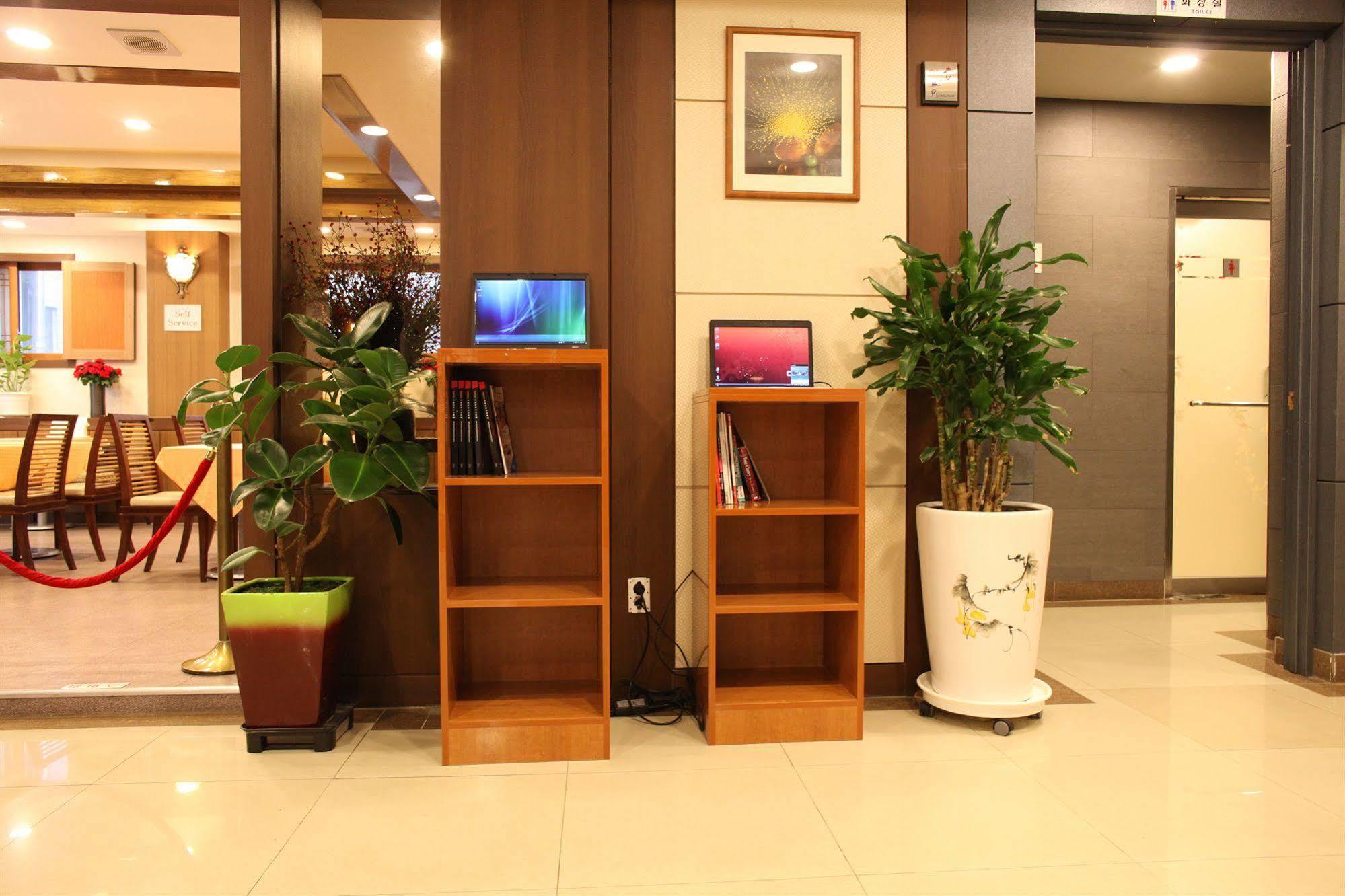 Hill House Seoul Myeongdong Hotel Exterior photo