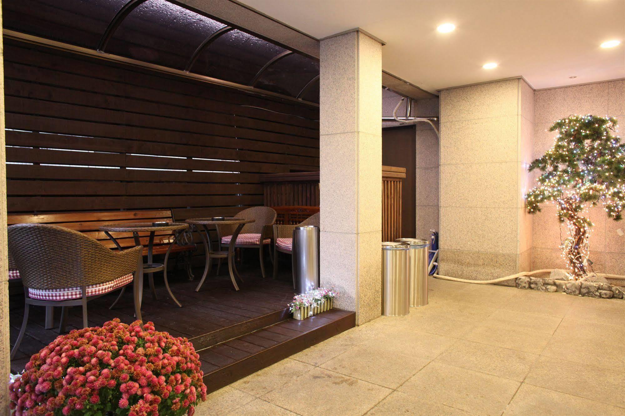 Hill House Seoul Myeongdong Hotel Exterior photo
