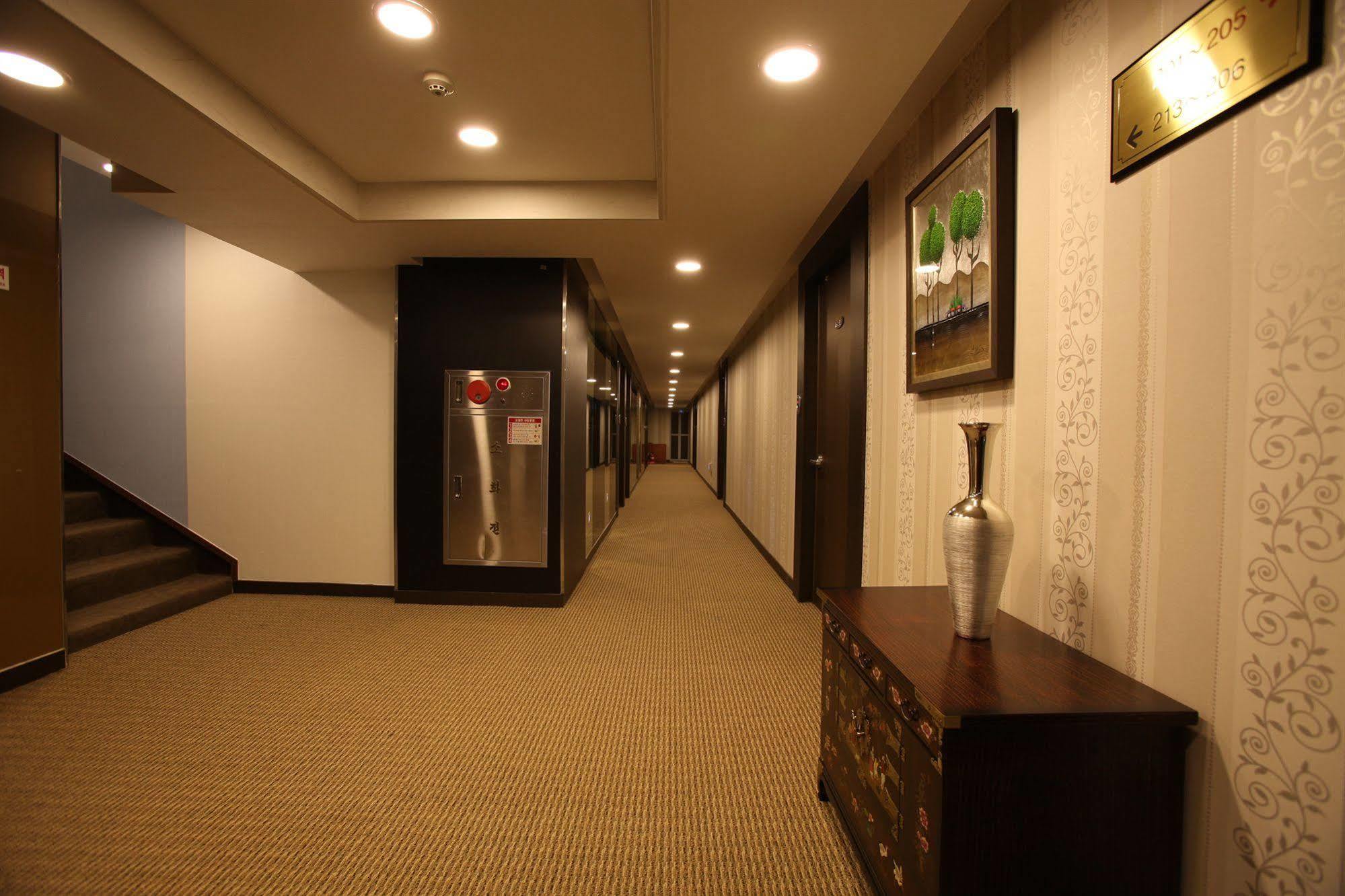 Hill House Seoul Myeongdong Hotel Exterior photo
